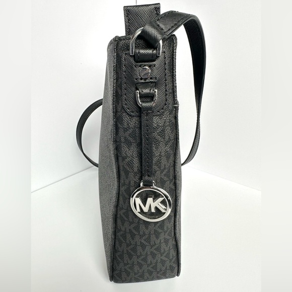 MICHAEL KORS Jet Set Travel Large LogoMessenger Bag - Picture 5 of 11